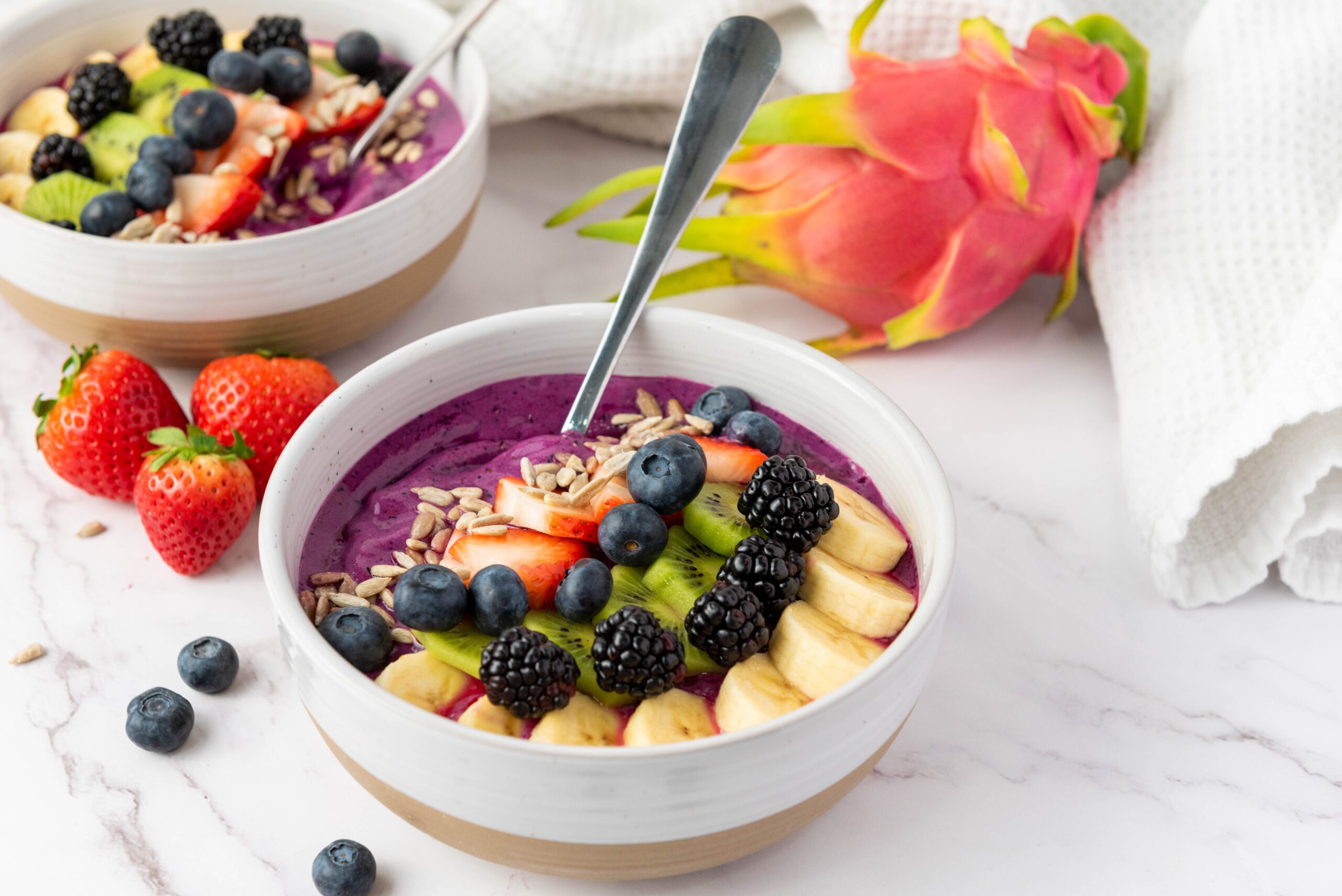 dragon fruit smoothie bowl